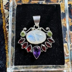 925 Sterling Silver Moonstone Pendant
Amethyst Red Garnet Peridot Natural Stones